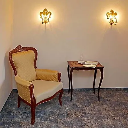 Hotel Rex *