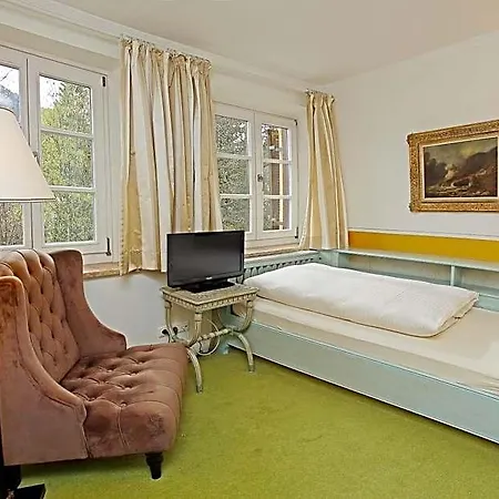 Rex Hotel *
