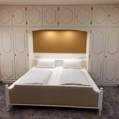 Hotel Rex *